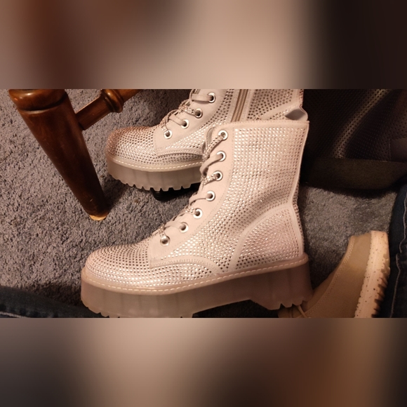 Steven Madden - Picture 3 of 4